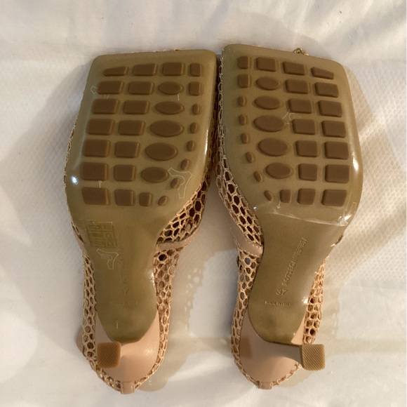 Bottega Veneta Stretch Pumps - Picture 11 of 14